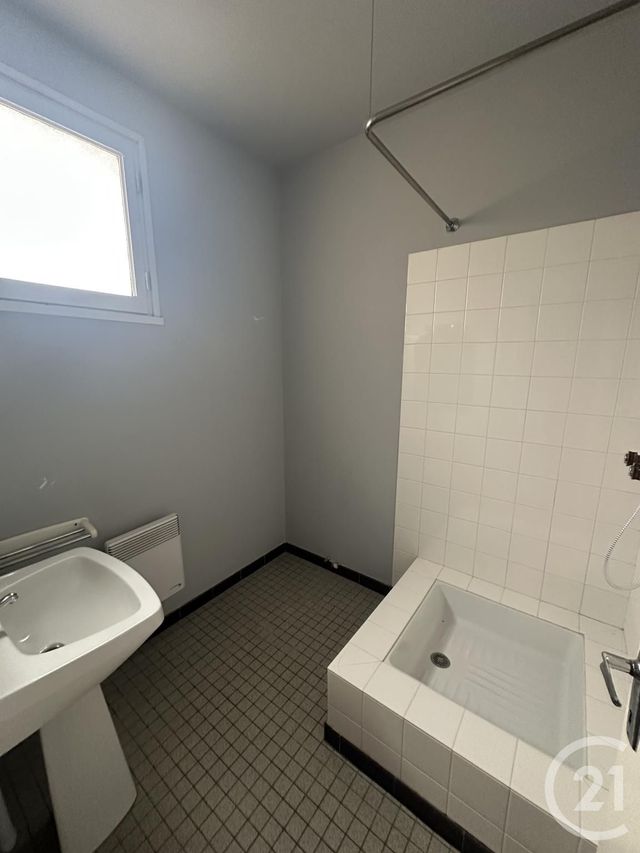 Appartement T2 à louer - 2 pièces - 47.0 m2 - ST JUERY - 81 - MIDI-PYRENEES - Century 21 Agence Sainte-Cécile